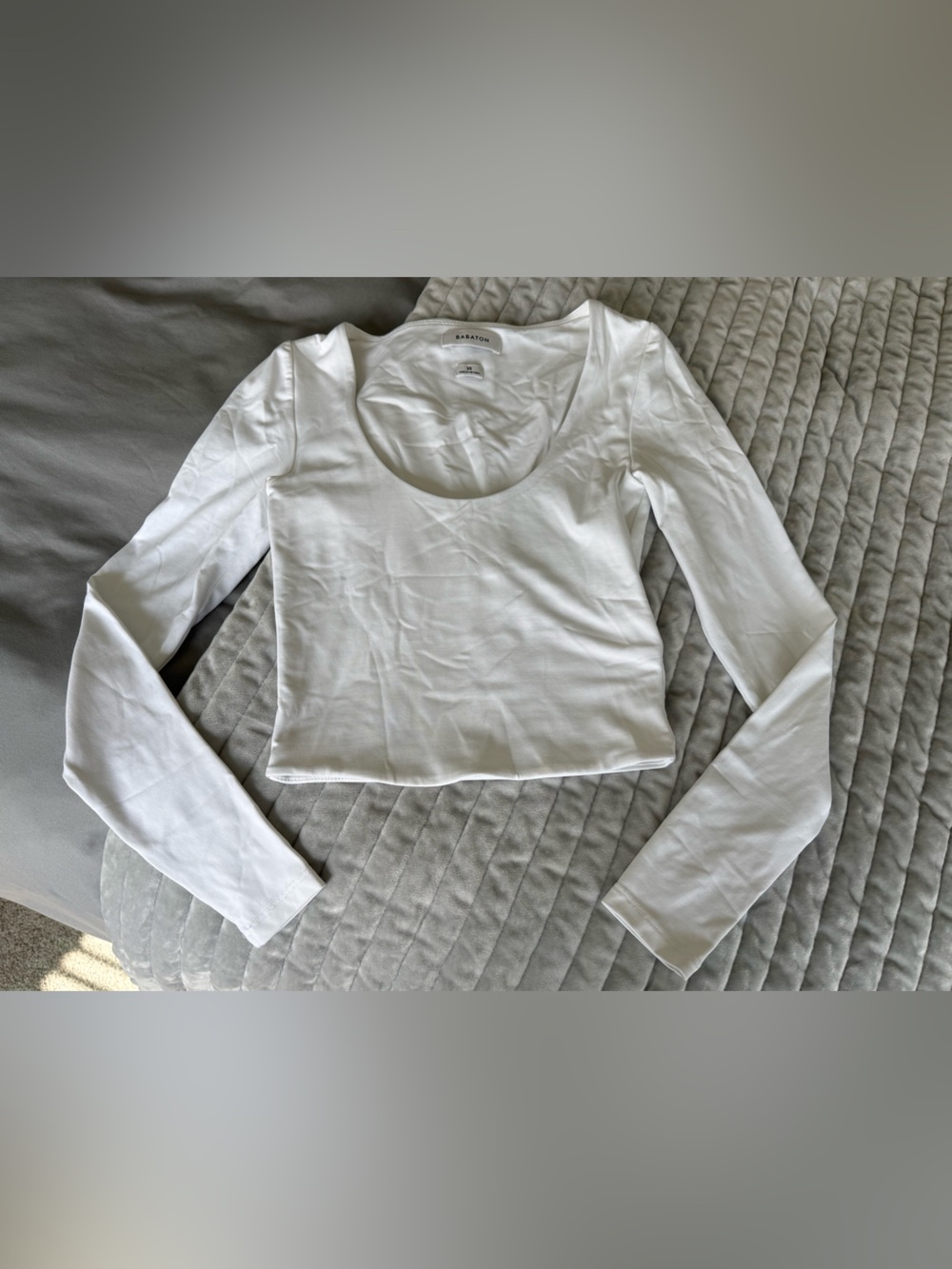 Aritzia babaton white long sleeve crop top XS